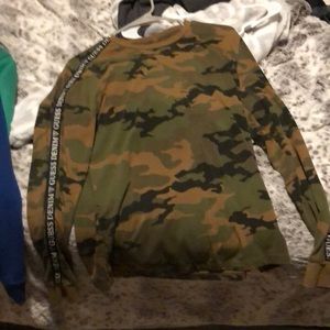 men’s XS camouflage guess long sleeve